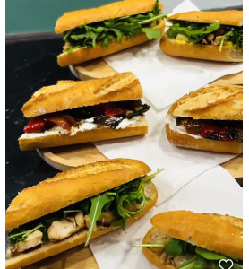 Plateau 2 demi-sandwichs (par pers. – spécialité)