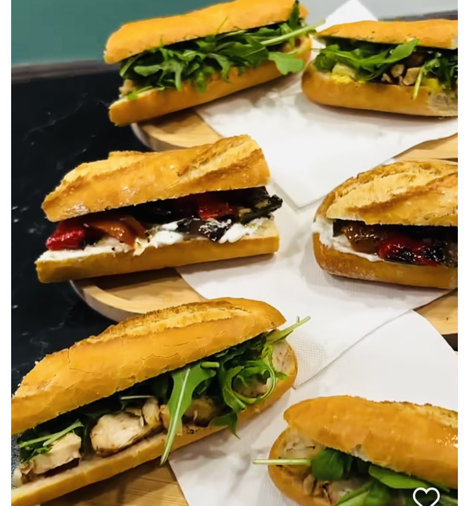 Plateau 2 demi-sandwichs (par pers. – spécialité)
