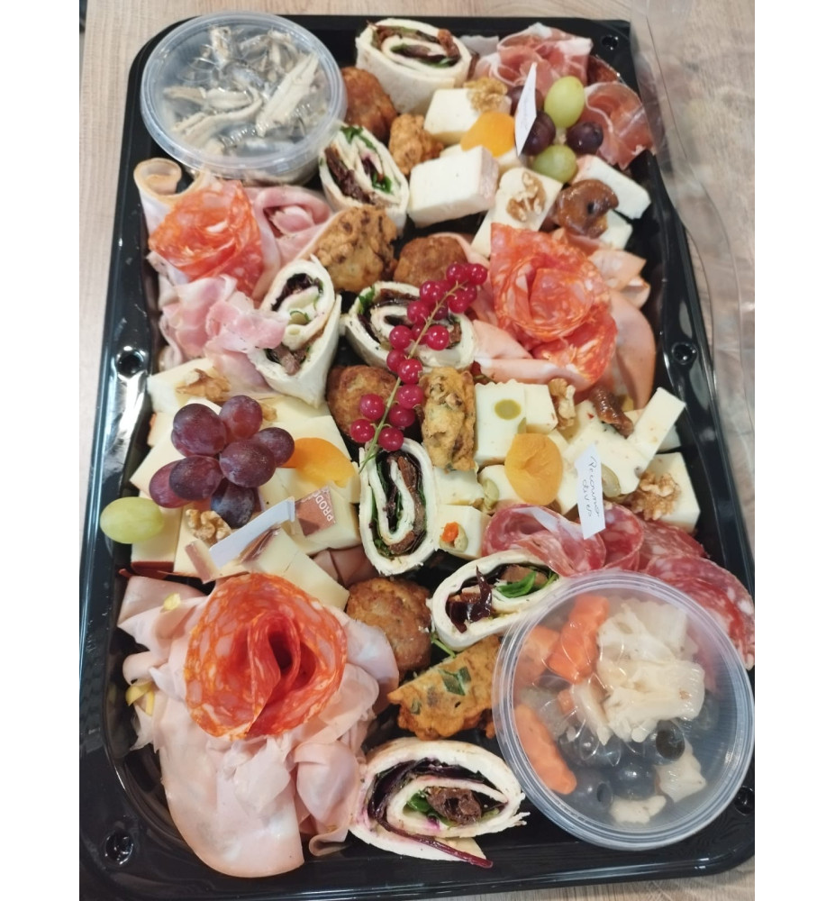Plateau mix charcuterie & fromages (avec olives, wraps & légumes grillés)